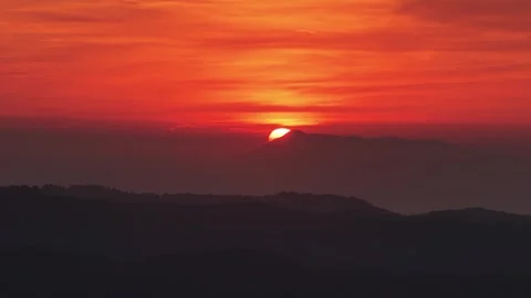 Half Hidden Red Sun Setting Behind Dark Mountain Silhouette Dramatic Orange Sky 스톡 동영상 345003164