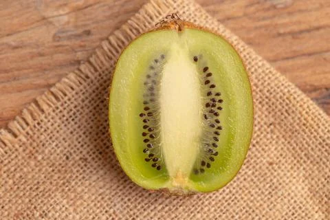 A half of the kiwi Foto stock