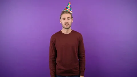 Half-length portrait of a calm young long-haired hipster man in a burgundy Vídeo Stock 145476956
