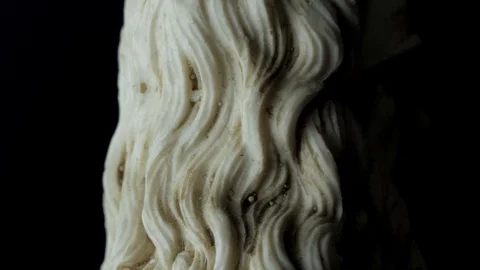 Half length portrait of Leonardo da Vinci rotating on a black background Vídeo Stock 123405661