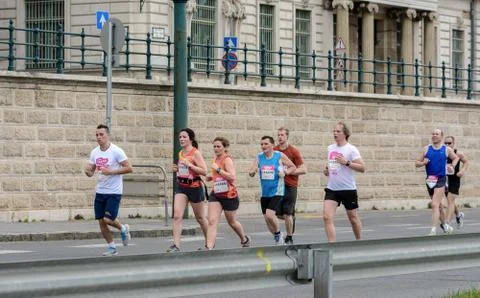 The Half Marathon Route passes through Heroes Square, the Danube embankments Stock-Fotos