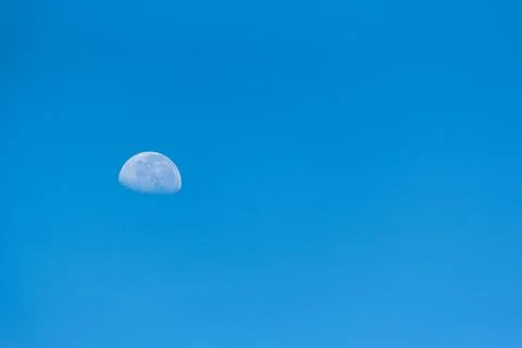 Half Moon in Clear Blue Sky Stockfoto's