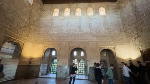 The hall of the two sisters inside The Alhambra Palace in Granada, Spain Vídeos de archivo 339688974