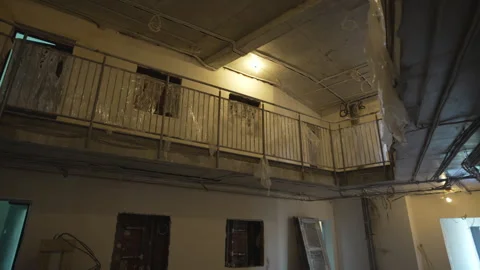 Hall in unfinished structure with upper-level railings Vídeo Stock 311387283