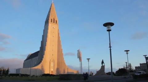 Hallgrímskirkja at magic hour Stock-Footage 26569969