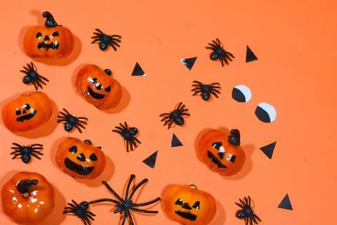 Halloween double border of scattered candy and decor. Flat lay over an oran.. 스톡 사진