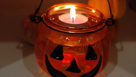 Halloween face on pumpkin 스톡 동영상 319689756