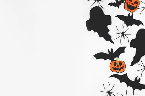 Halloween flat lay. Black ghosts, spiders, bats and orange pumpkins decorat.. Stock Photos
