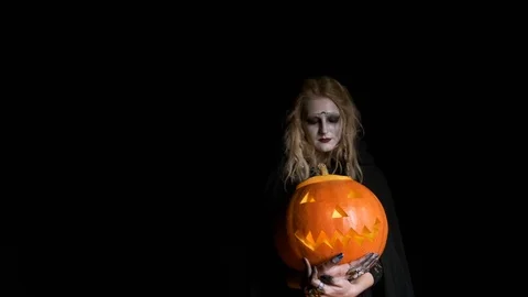 Halloween. The Image Of Young Witch. Vídeos de archivo 117930828