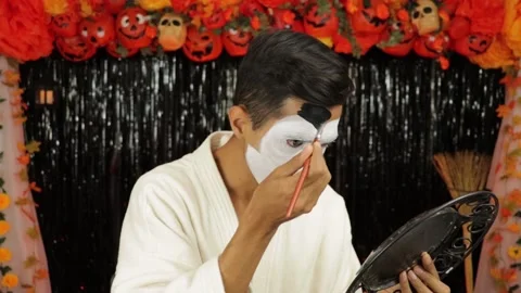 Halloween makeup 001 Vídeos de archivo 242959982