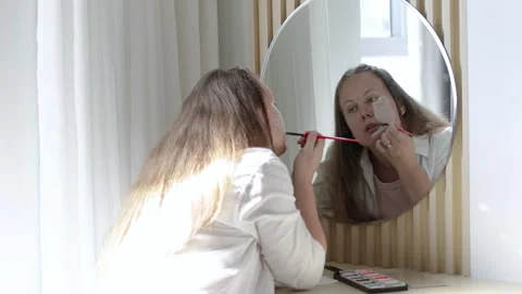 Halloween makeup tutorial by talented woman. 스톡 동영상 290009190