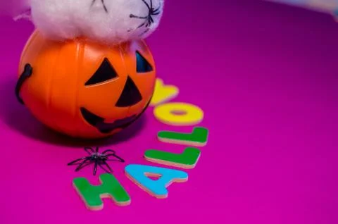 Halloween message made with letters between a pumpkin. Foto stock