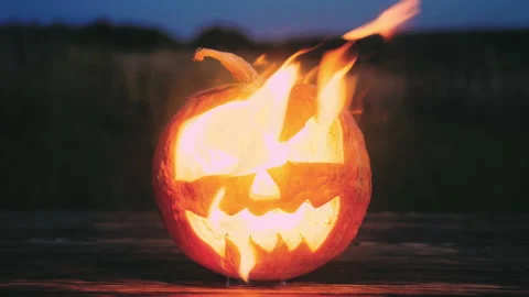Halloween Pumpkin is on fire 스톡 동영상 140367253