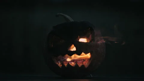 Halloween Pumpkin is on fire 스톡 동영상 140368272