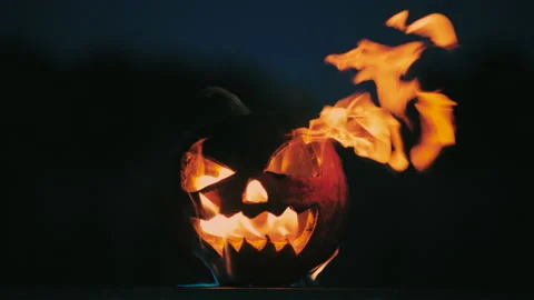 Halloween Pumpkin is on fire 스톡 동영상 140368552