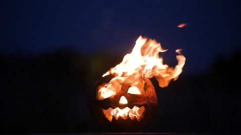 Halloween Pumpkin is on fire Vidéo 140368986