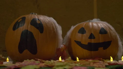 Halloween pumpkin head jack-o-lantern, Pumpkin for Halloween, 4K Stock-Footage 134696574