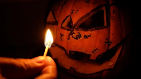 Halloween: Pumpkin light by match Video stock 118850905