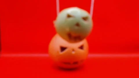 The Halloween pumpkin is rocking. 動画素材 344455272