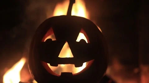 Halloween pumpkin with scary face on fire background. 库存影片 95975827