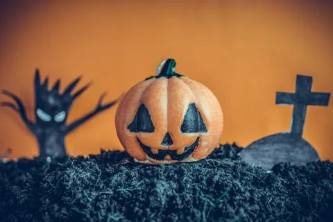 Halloween Pumpkins on soil Foto stock