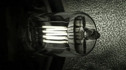 Halogen bulb studio lighting Видео 61738093