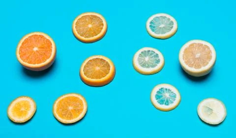 Halves of different fruits Fotos Stock