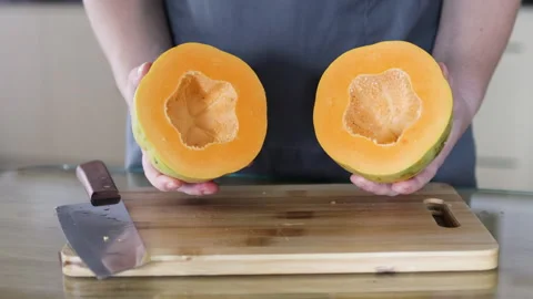 Halves of papaya in the hands of the cook. Stock Footage 292216529