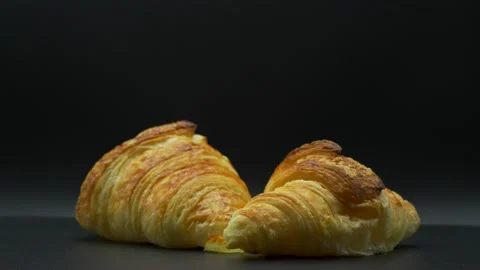 Ham Cheese  Croissant Rotating On Black Background. 库存影片 198110547