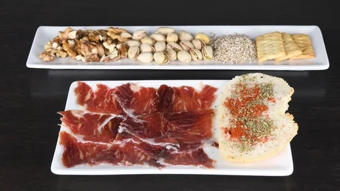 Ham dish with bread with paprika, oregano and olive oil. Video stock 124092391