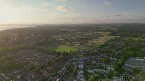 Hamble towards field Stockbeeldmateriaal 257904916