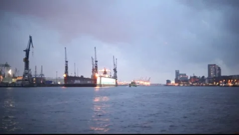 Hamburg harbor with cranes Stock-Footage 8687895
