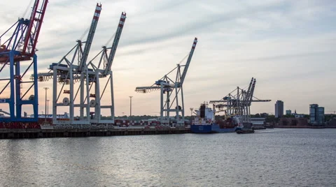 Hamburg harbor with unloading container ship - DSLR hyper lapse Stock-Footage 41312121
