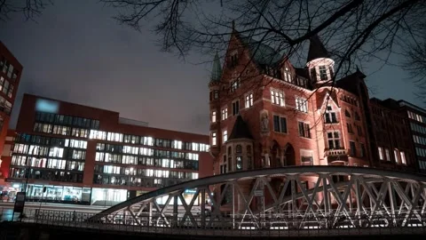 Hamburg Hyperlapse Night Scene Featuring Urban Architecture and Metal Bridge Vídeos de archivo 331104257