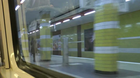 Hamburg subway - Sequence 1 Video stock 33729844