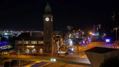 Hamburg Traffic Timelapse at Night with Clock Tower in Autumn Video stock 243934963