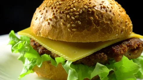Hamburger close-up on a plate Video stock 88367226