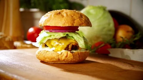 Hamburger in slow motion Video stock 67857237