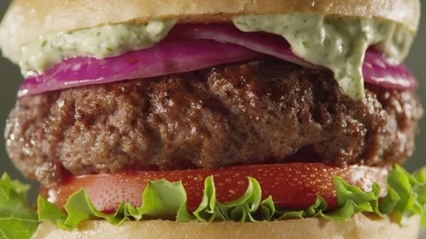 Hamburger turning 動画素材 81832597