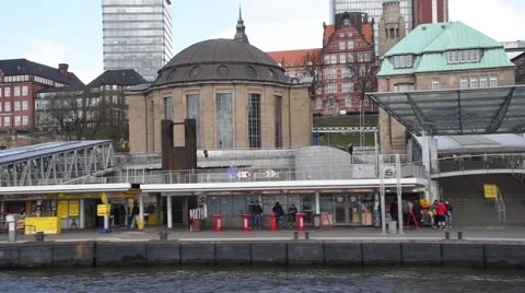 Hamburg's dock on Elbe river Video stock 62714690