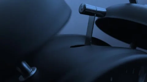 The hammer of a traditional alarm clock ringing its bells. Video stock 250315979
