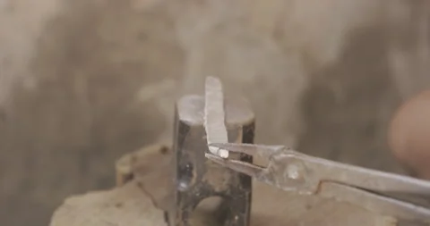 Hammering holding clamp, falls Stock Footage 141363834
