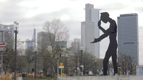 Hammering Man statue  in Frankfurt  Stock Footage 106568329