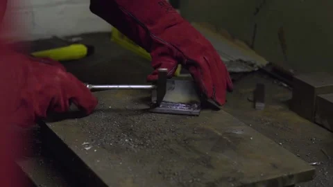 Hammering Piece of Metal Vídeo Stock 151556444