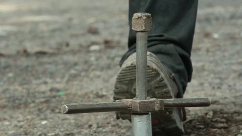 Hammering stave Stock-Footage 77047853