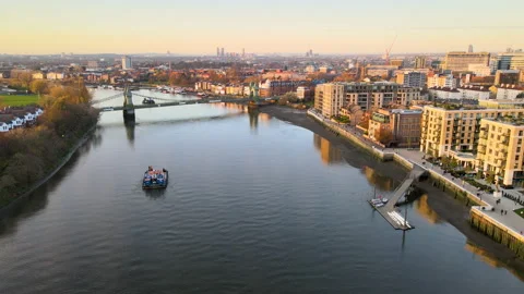 Hammersmith Bridge, London Vídeos de archivo 146857600