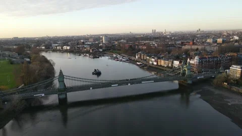 Hammersmith Bridge, London Vídeos de archivo 146858507