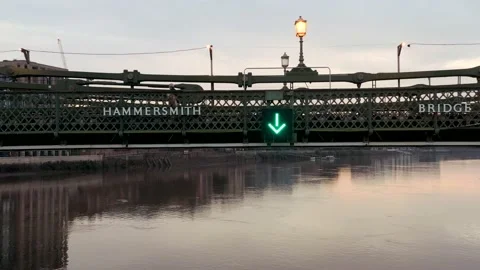 Hammersmith Bridge Pullback 스톡 동영상 207492235
