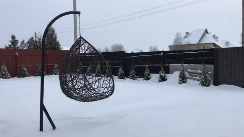 Hammock sways in the wind in winter. Video stock 102898660