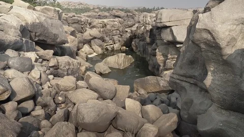HAMPI, India - river running through boulder on Tungabhadra riverbed Video stock 84326191